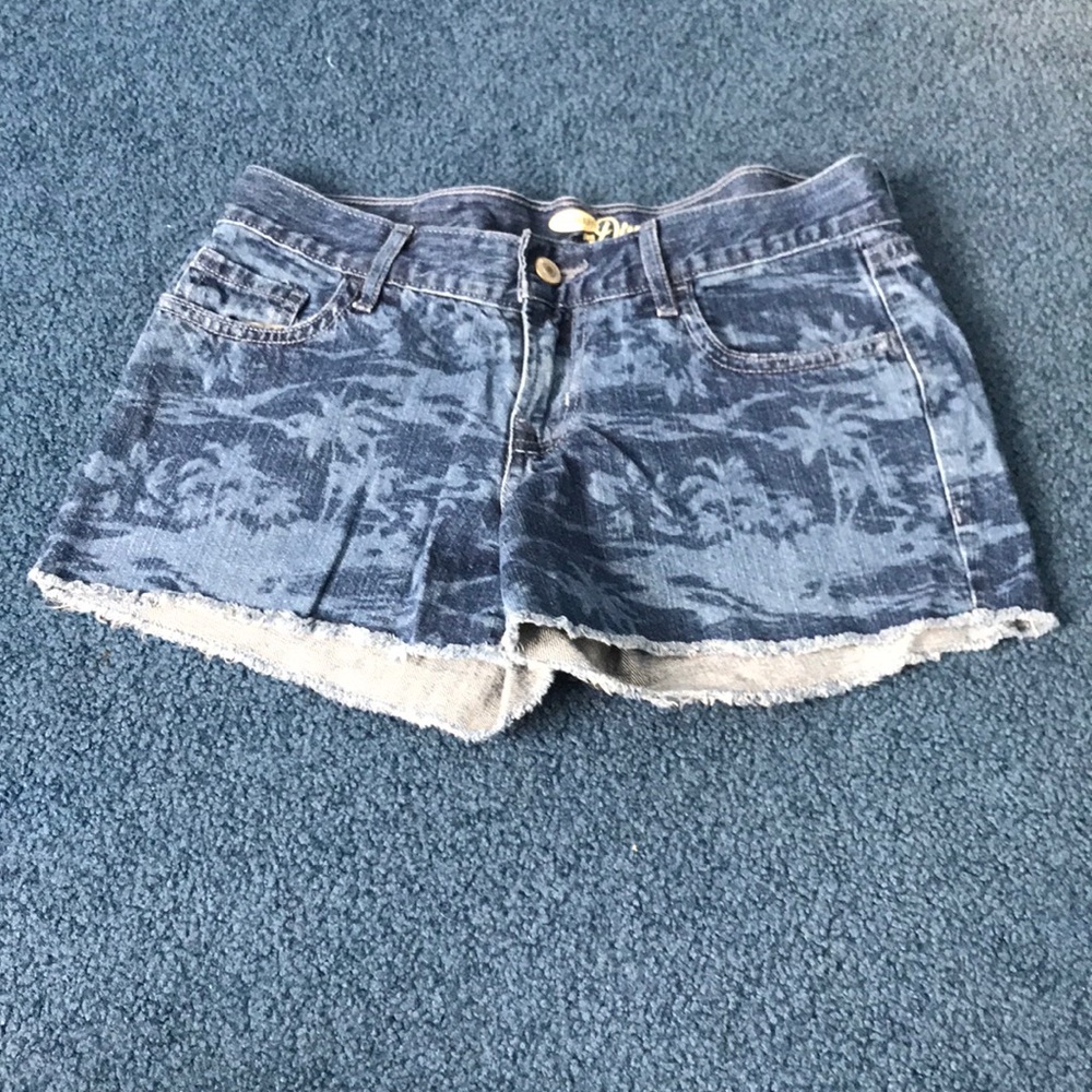 Palm tree denim printed shorts!